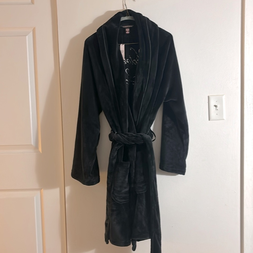 NWT Victoria’s Secret Black Plush Robe